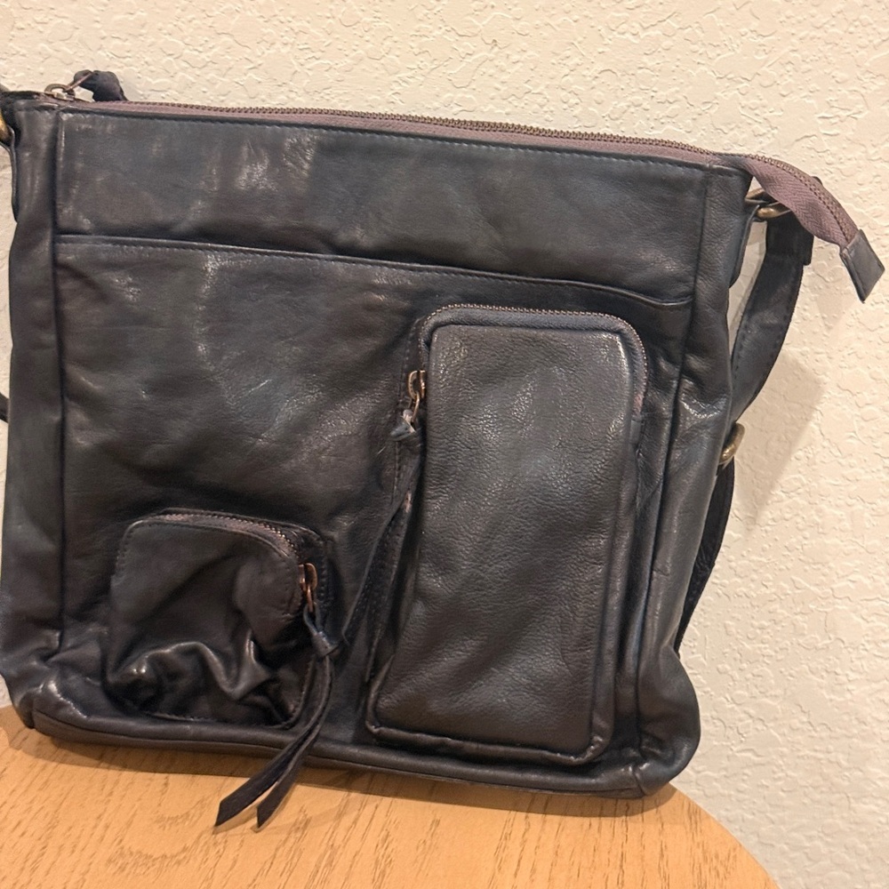 Men's Black Leather Messenger Bag with Front Zip Pockets